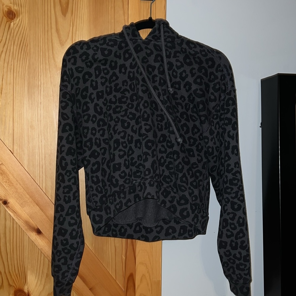 Abercrombie Soft AF Cheetah Print Cropped Hoodie